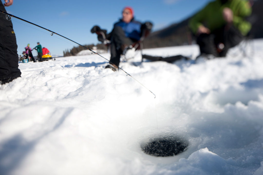 Yukon-Ice-fishing-tour