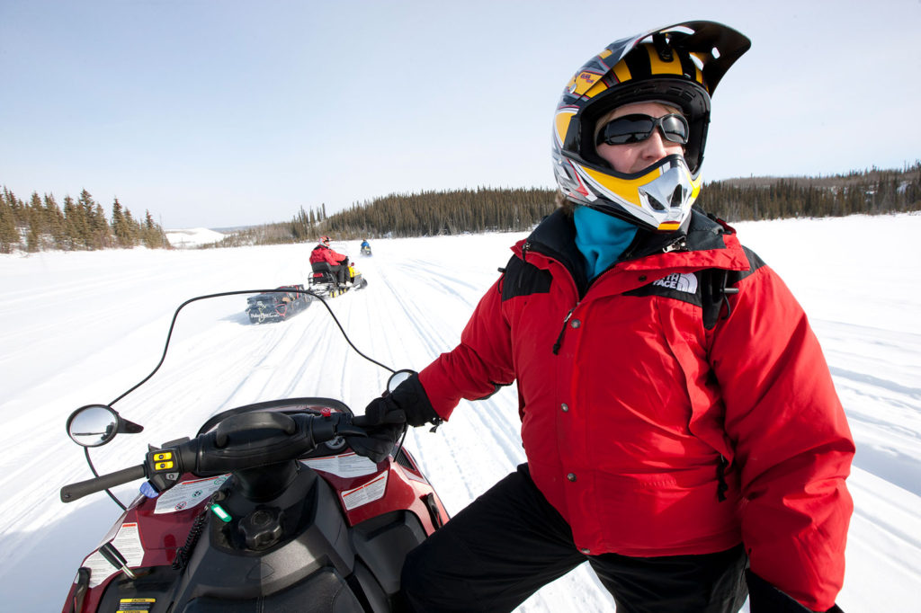 Yukon-snowmobiling-tour