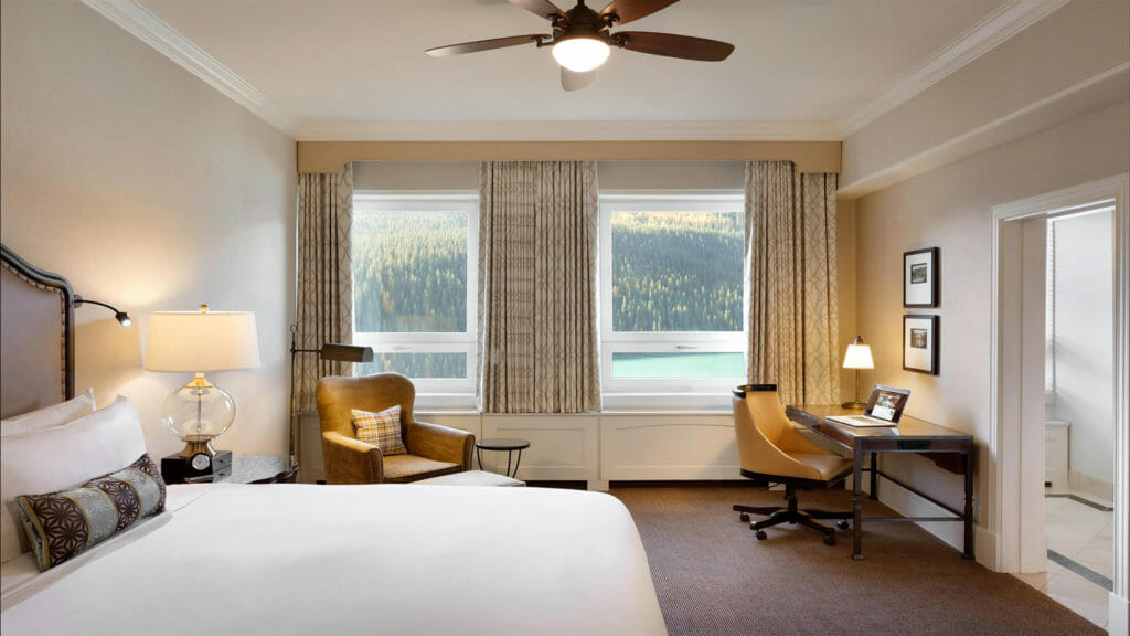 Hotel-Chateau-Lake-Louise--Jonview-Delux-Lakeview-Room-01-Credit-Courtesy-of-Fairmont-Chateau-Lake-Louise-YLUCP_room_025