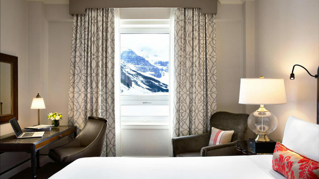 Hotel-Chateau-Lake-Louise--Jonview-Lakeview-Room-01-Credit-Courtesy-of-Fairmont-Chateau-Lake-Louise-YLUCP_room_039