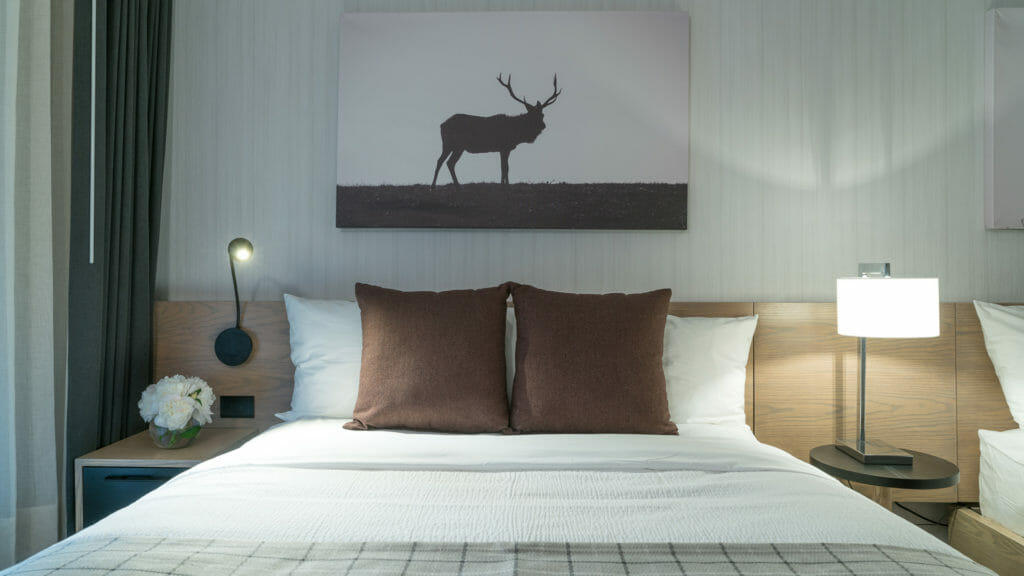 Hotel-Lake-Louise-Inn-One-Bedroom-Suite