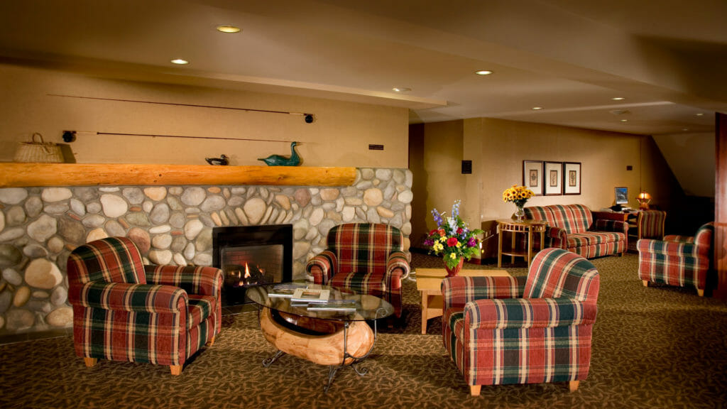 Hotel-Lobstick-Lodge-Jonview-Amenities-01-YJALL_lobby_001