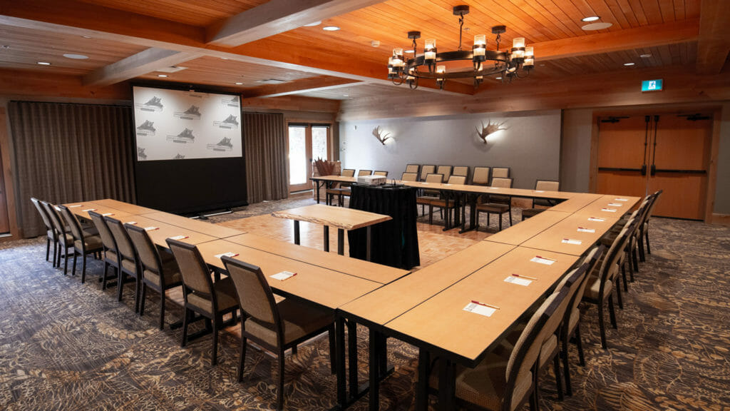 Moose-Hotel-and-Suites-Banff-35---Canoe-Meeting-Room---Credit-Banff-Lodging-Company