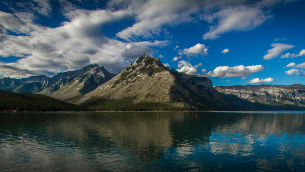 Scenic Lake Minnewanka Credit travel Alberta