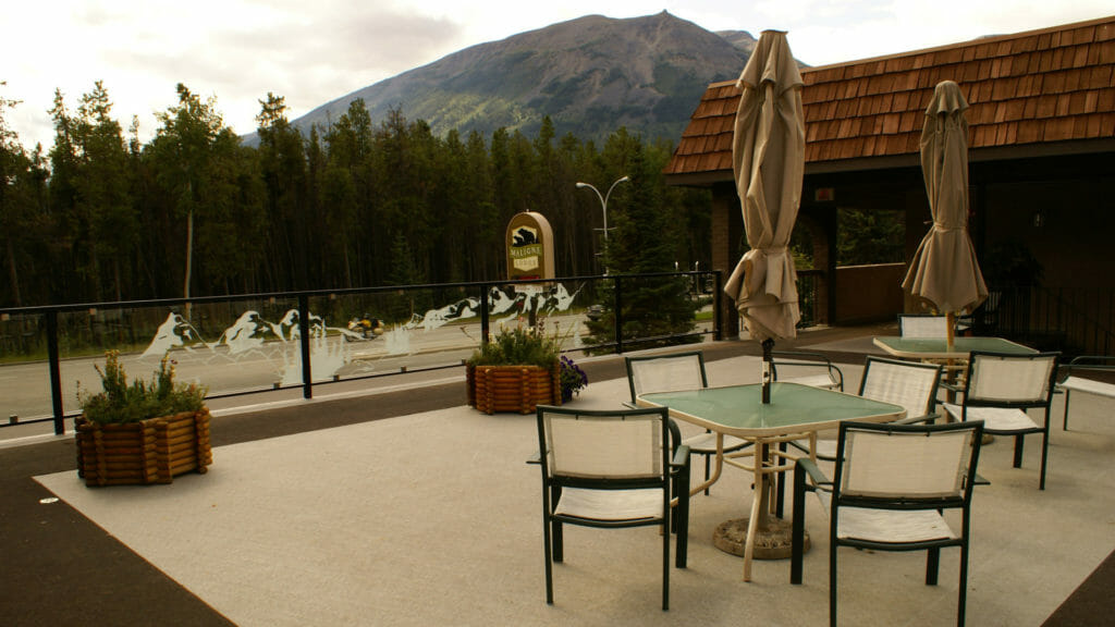 Hotel---Maligne-Lodge---Jasper---Exterior-02